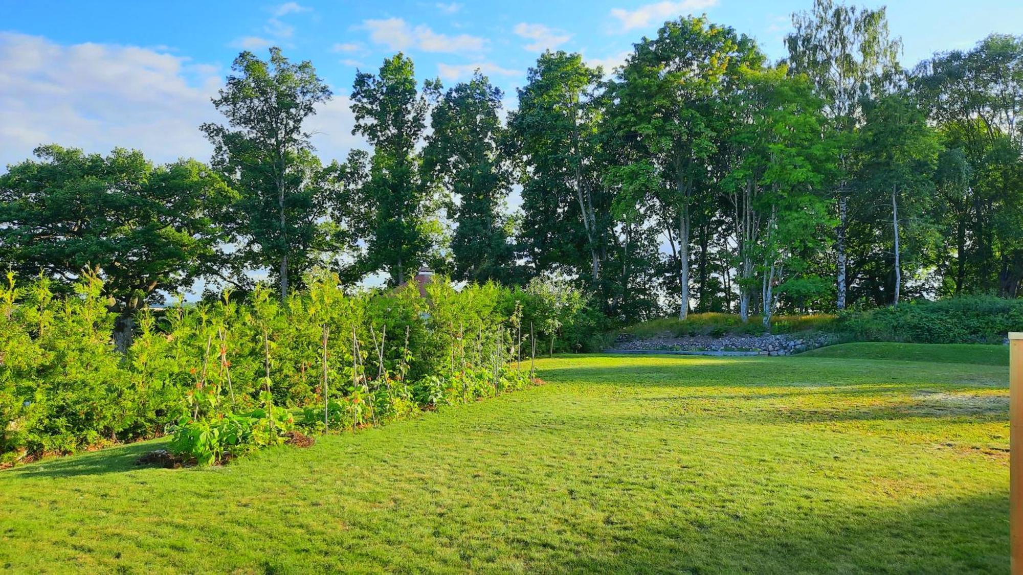 Boende - Stuga Naera Naturen, 3 Km Till Motala Centrum, Elbilsladdning Finns Pa Tomten - Privat Vaerd Exterior photo